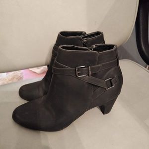 Sam & Libby Black Zipper Ankle Booties